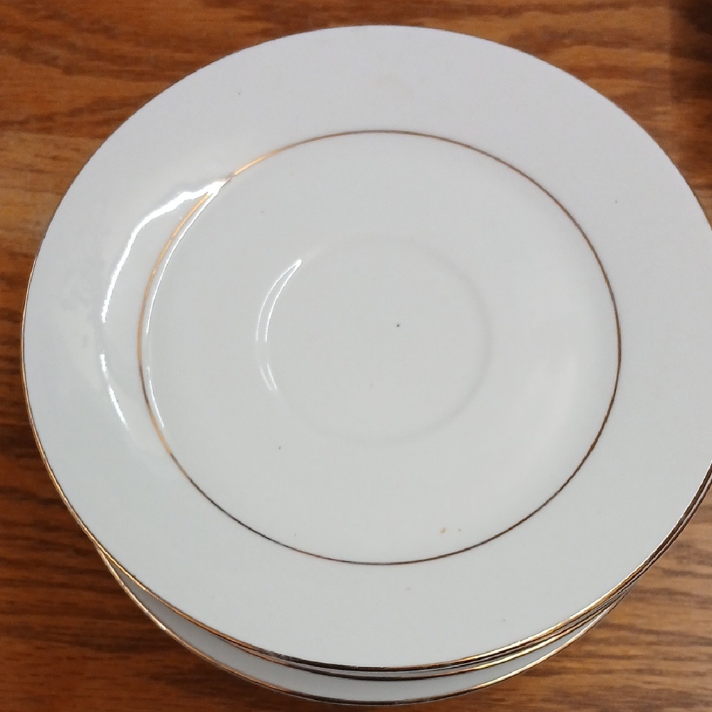 Majestic White and Gold Rimmed Sauser For Cup Plates  7 Plates 6 In Round